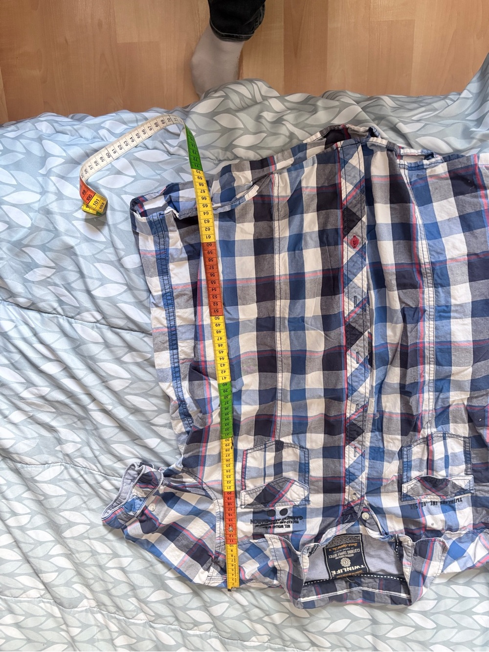 Men's Blue and White Plaid Short-Sleeve Button-Down Shirt - Picture 3 of 3
